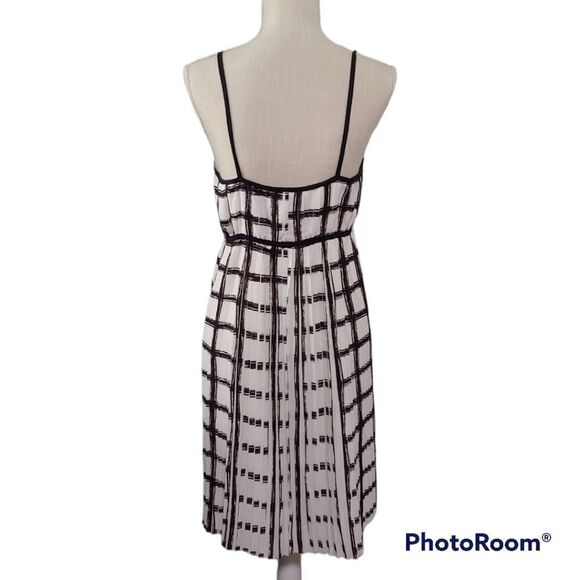 Max Studio white black Pleated Windowpane Crepe spaghetti strap flowy dress - Picture 5 of 6